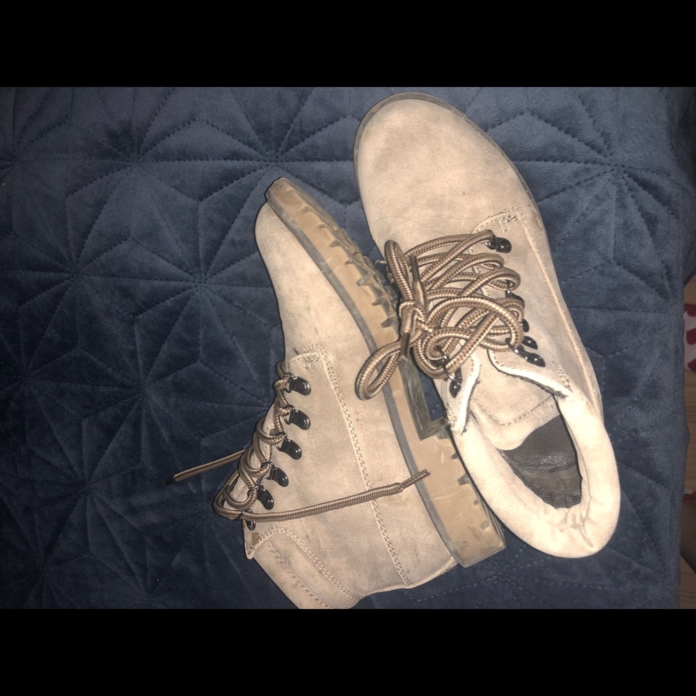 Taupe lace-up boots!
